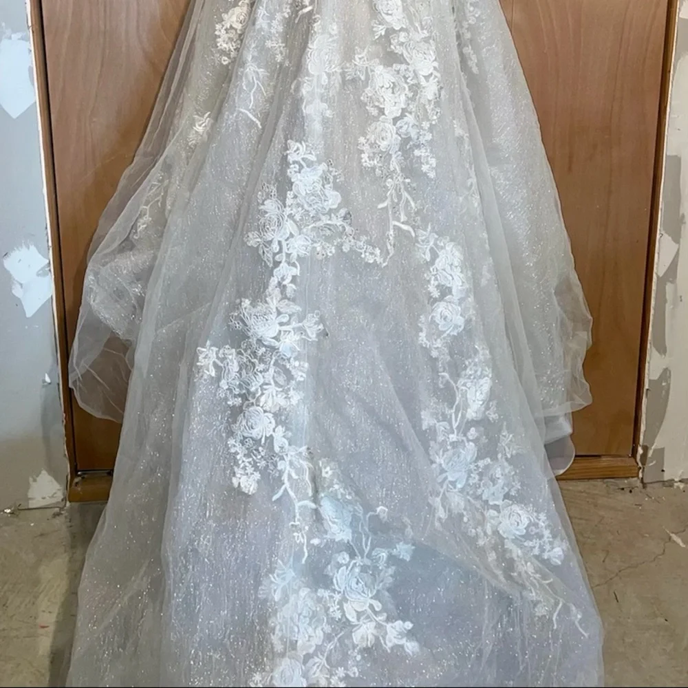 Easy Round Neck Long Tail Lace Embroidered Wedding Dress - Picture 5 of 5